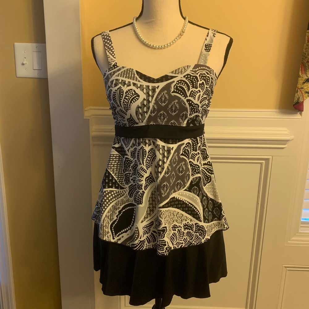 New D &Co beach black and white bathing suit